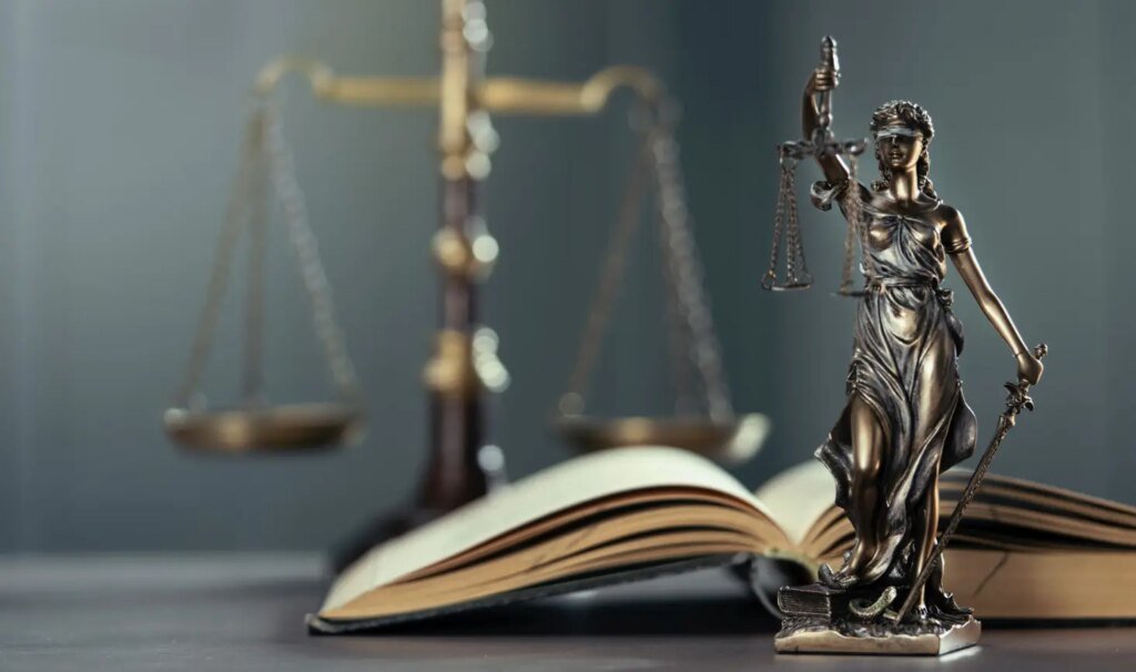 Team of law consultants providing expert legal solutions in Saudi
